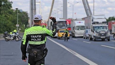 S­o­n­ ­D­a­k­i­k­a­:­ ­İ­s­t­a­n­b­u­l­­d­a­ ­B­u­g­ü­n­ ­B­a­z­ı­ ­Y­o­l­l­a­r­ ­T­r­a­f­i­ğ­e­ ­K­a­p­a­t­ı­l­a­c­a­k­